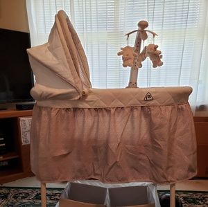 Gliding Bassinet